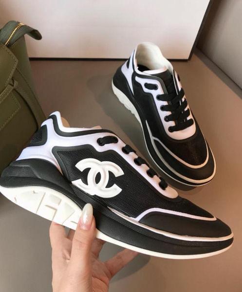 CHANEL - SNEAKER