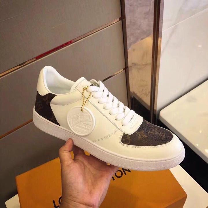 LOUIS VUITTON - SNEAKER